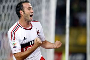 هاتريك باتزيني يقود ميلان للفوز الأول في الدوري الإيطالي