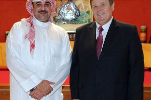 سمو الشيخ عبدالله بن حمد يستقبل السفير الروسي