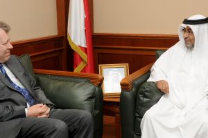 وزير الدولة للشؤون الخارجية يستقبل بيتر غروهمان