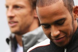 باتون وهاميلتون يتجاوزان 'زلّة تويتر' 