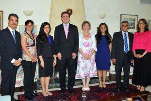 السفير البريطاني يستقبل طلبة برنامج ولي العهد للمنح الدراسية العالمية