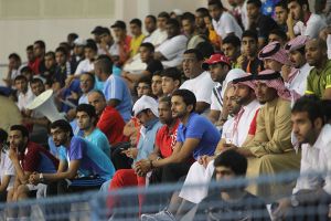 ناصر بن حمد يحرص على التواجد بين الجماهير لدعم المنتخب الوطني للناشئين لكرة اليد أمام سوريا 