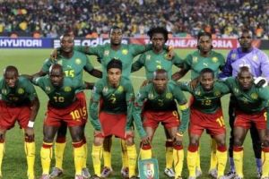 قوات الأمن تحاصر اتحاد الكرة الكاميروني بعد تهديدات مشجعين غاضبين