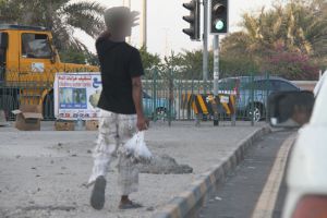 شاهد صور انتشار الباعة عند الإشارات الضوئية والتقاطعات المرورية