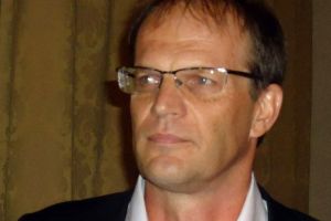 الكاميرون توقف مدربها الفرنسي لافاني حتى نهاية عقده