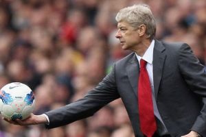 أرسنال في طريقه لتجديد عقد مدرّبه فينغر