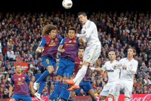 برشلونة والريال يتحديان الصعاب خارج ملعبيهما بالدوري الأسباني 