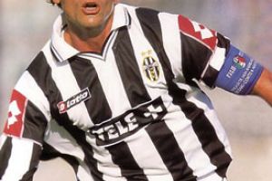 الفيفا يغلظ عقوبة كونتي ويحرمه من دوري أبطال أوروبا