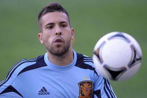 البا ينضم لانييستا وسانشيز ويغيب عن برشلونة