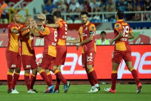 غلطة سراي يسحق أنطاليا ويستعيد صدارة الدوري التركي