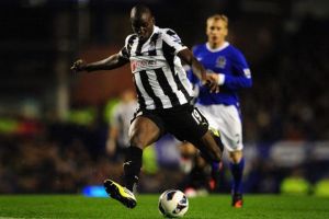 ديمبا يُنقذ نيوكاسل من الهزيمة أمام إيفرتون