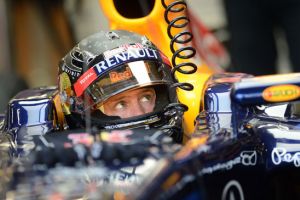 فيتيل الأسرع في التجربة الحرة الأخيرة لسباق فورمولا -1 في سنغافورة