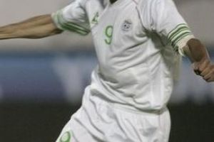 الكاف يقرر إيقاف الجزائري جبور مباراتين