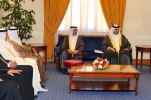 نائب رئيس الوزراء يستقبل رئيس 'الشباب والرياضة' ورئيس وأعضاء مجلس نادي البحرين للتنس