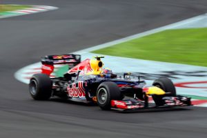 فيتل يفوز في اليابان ويقلص الفارق مع الونسو المتصدر