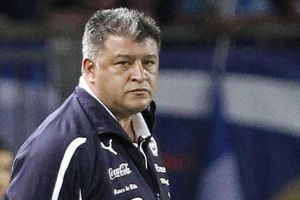 الفيفا يقلص عقوبة الإيقاف المفروضة على مدرب تشيلي