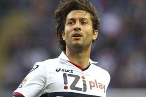 إيقاف الإيطالي سكولي لمدة شهر لاتصاله بمثيري الشغب في جنوه