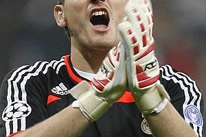 كاسياس يقف بقلب العاصفة قبل سفر أسبانيا لبيلاروس ضمن تصفيات كأس العالم