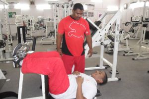 منتخب رفع الأثقال يستعد للبطولة الخليجية للأثقال