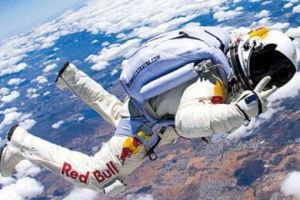 تأجيل محاولة مغامر نمساوي كسر الرقم القياسي للقفز الحر من منطاد