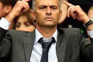 مورينيو يسكب الوقود على صراع الكرة الذهبية