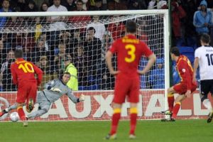 بايل يقود ويلز الى فوزها الاول في التصفيات