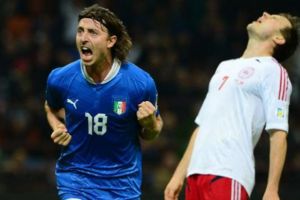 إيطاليا تطيح بالدنمارك وتواصل صدارتها للثانية 