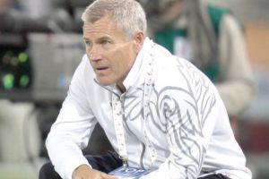 اتحاد الكرة يقرر إقالة تايلور وجهازه المساعد