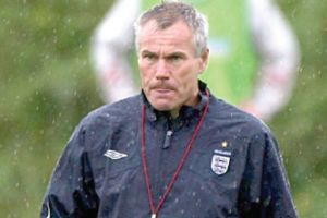 اتحاد الكرة البحريني يعفي تايلور من قيادة 'الأحمر'