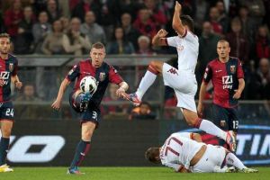 روما يقتنص فوزا غاليا من جنوى بالدوري الإيطالي