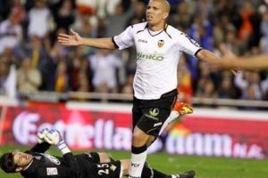 سان جرمان يطارد الجزائري فغولي وجماهير فالنسيا تحذر من رحيله