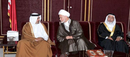 سمو ولي العهد مستقبلاً رواد مجلسه الأسبوعي