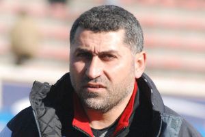 اربيل يجدد الثقة بالمدرب السوري نزار محروس