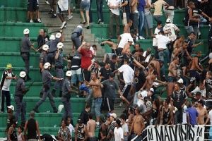 الإكوادور تستهل حملة ضد العنف في ملاعب الكرة