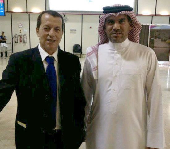 شمام لدى وصوله مطار البحرين أمس