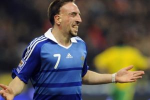 دومينيك ينتقد ريبيري بضراوة في كتابه الجديد