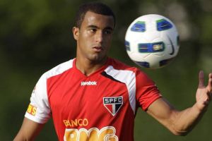 البرازيلي لوكاس يستعد للعودة إلى ليفربول بعد فترة طويلة من الغياب