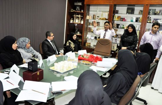 مشاركة موظفي المبيعات في الدورة التدريبية