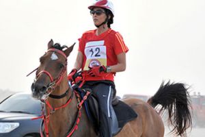 فارسات بحرينيات يشاركن في بطولة فاطمة بنت مبارك للقدرة