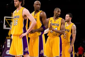 ليكرز يستيعد قوته الهجومية في فوز كبير على ناجتس بدوري السلة الأميركي