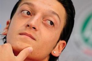 أوزيل: المسألة ليست مورينيو أو أوزيل وإنما الفوز بالألقاب