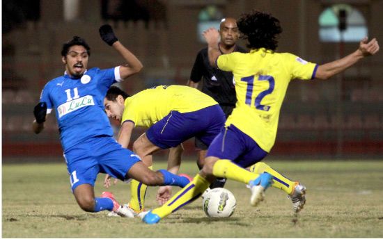 من لقاء الحد والنصر أمس - تصوير: عيسى ابراهيم