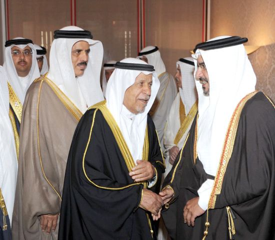 سمو ولي العهد مستقبلاً رواد مجلسه الأسبوعي