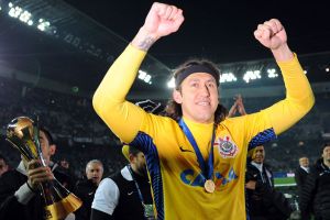 كاسيو حارس كورينثيانز يتوج بالكرة الذهبية لأفضل لاعب بمونديال الأندية