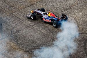 ريد بول يمدد تعاقد مديره هورنر