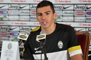 البرازيلي لوسيو ينهي علاقته مع نادي يوفنتوس  