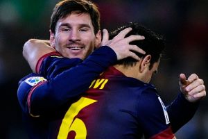 ميسي وبويول وتشابي يوافقون على تمديد الارتباط ببرشلونة