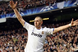 اختيار بنزيمة افضل لاعب في فرنسا في 2012