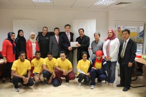 الجالية الكورية تقدماً دعماً مالياً للأولمبياد الخاص البحريني  