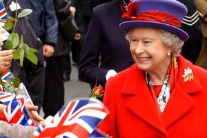 ملكة بريطانيا تشيد بمتطوعي أولمبياد لندن 2012  